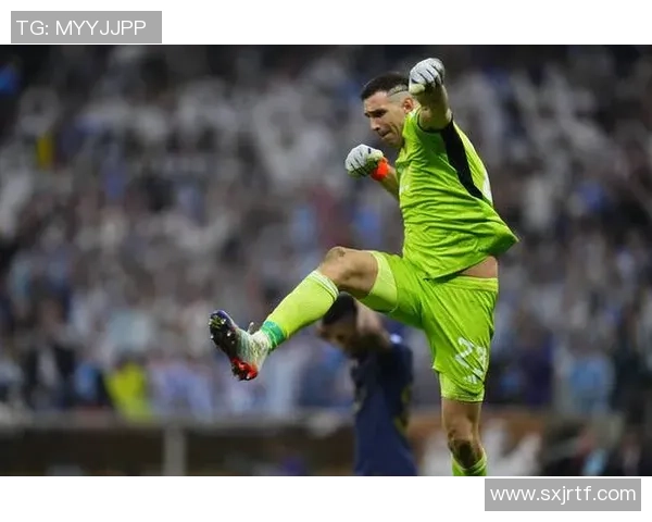 马丁内斯的传奇旅程：从球场新星到世界足球的璀璨巨星